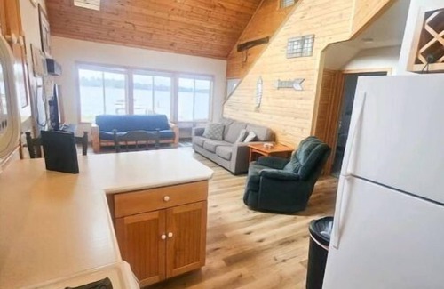 Chetek Cabin | Huber Cottage - Lakefront Cabin w/Dock and Beach