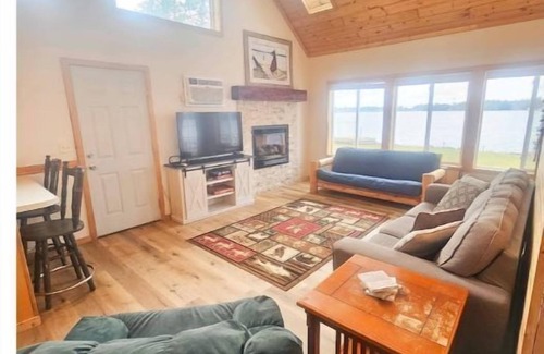Chetek Cabin | Huber Cottage - Lakefront Cabin w/Dock and Beach