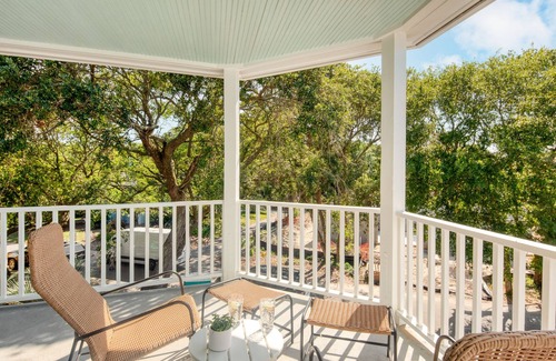 Charleston County Condo | Huckleberry by Avantstay Classic Charleston Home Close to Beach Outdoor Dining
