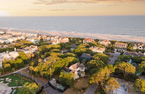 Charleston County Condo | Huckleberry by Avantstay Classic Charleston Home Close to Beach Outdoor Dining