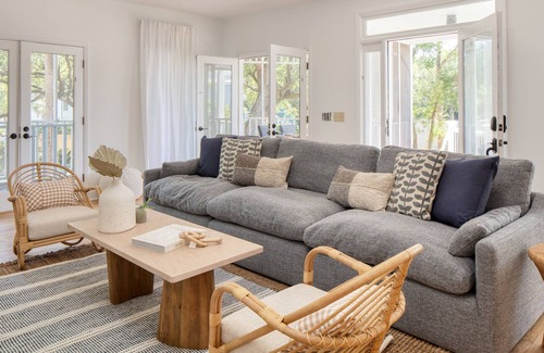 Charleston County Condo | Huckleberry by Avantstay Classic Charleston Home Close to Beach Outdoor Dining