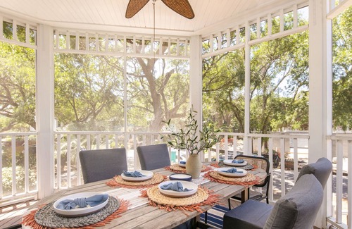 Charleston County Condo | Huckleberry by Avantstay Classic Charleston Home Close to Beach Outdoor Dining