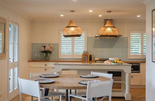 Berry House | Huckleberry House - charming house with beautiful gardens and views, short walk to Berry’