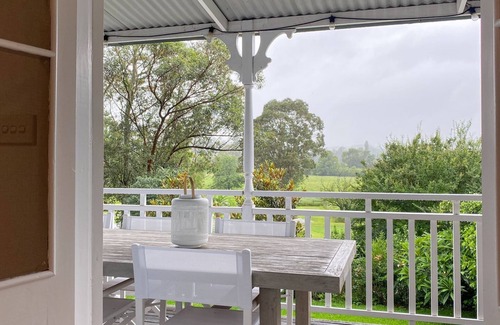 Berry House | Huckleberry House - charming house with beautiful gardens and views, short walk to Berry’