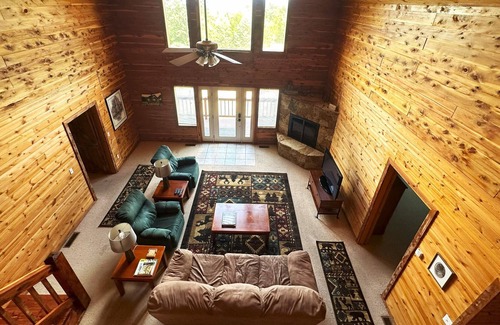 Eureka Springs Cabin | Huckleberry Ridge Log Cabin in Eureka Springs