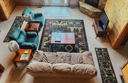 Eureka Springs Cabin | Huckleberry Ridge Log Cabin in Eureka Springs