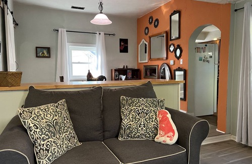 Old North Columbus House | Hudson Cottage | Fast WiFi!