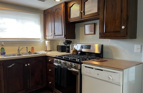 Old North Columbus House | Hudson Cottage | Fast WiFi!