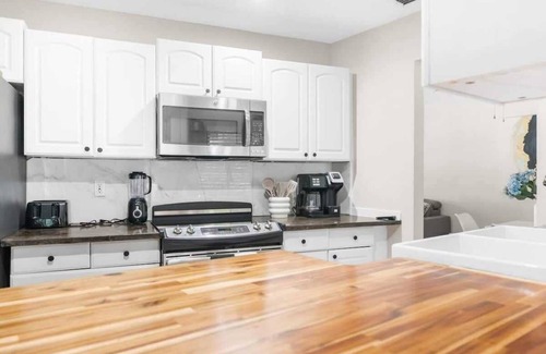 Hudson House | 🌴 Hudson Retreat | 3-Bedroom Pool Home – Your Private Coastal Oasis!