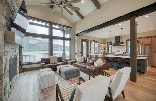 Island Park House | Hudson's Hideaway WATERFRONT Cabin 5B 5.5BA