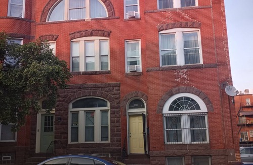 Downtown Baltimore Apartment | HUGE 2 Bedroom Apt w/king bed, FREE Street Parking