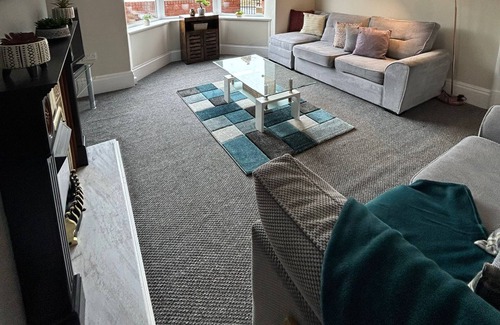 Shildon House | Huge 5 bed on the edge of Shildon