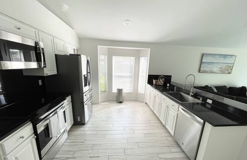 Fawn Ridge House | HUGE backyard/playground/pets are FREE!