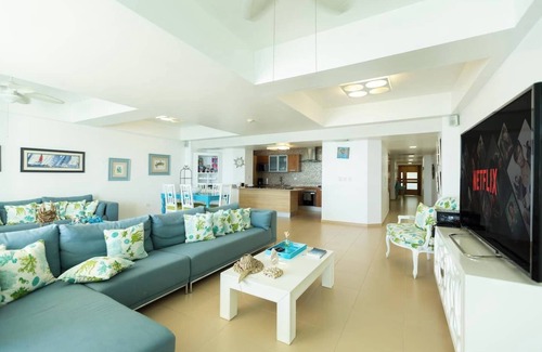 Villas Del Mar Apartment | Huge| Beachfront| HighFloor| View| Full Kitchen