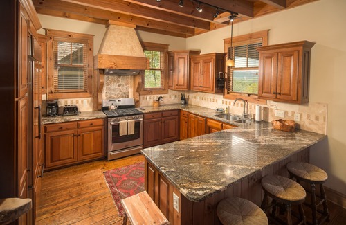 Boone House | HUGE Decks, Long Range Views, PickleBall, 5 Bedrms, 3 with King Beds, 5.5 Baths