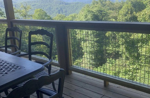 Boone House | HUGE Decks, Long Range Views, PickleBall, 5 Bedrms, 3 with King Beds, 5.5 Baths