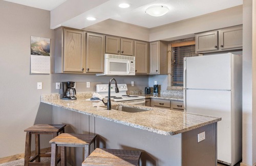 Indian Point Condo | Huge Family Unit with a Spectacular Lake View! Resort Amenities, Ticket & Golf Deals!