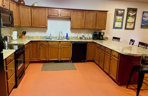 Minot Apartment | Huge Historic Downtown Minot 3bd Apartment