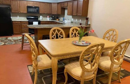 Minot Apartment | Huge Historic Downtown Minot 3bd Apartment