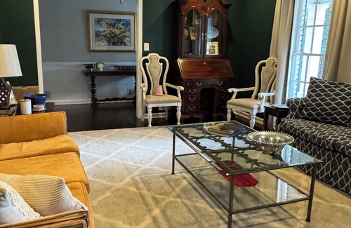 Athens House | Huge Home on a Quiet 5 Points Street Perfect for UGA Games, Grad or Weddings!