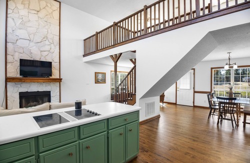 Lincolnton House | HUGE HOME ON LAKEFRONT W/DEEPWATER DOCK! nnFamily, pet, and kid friendly!