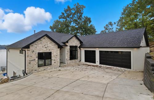 Shawnee Bend House | Huge Private Dock w/2 Slips + 2PWC, Beautiful Views, Lakeside Hot Tub, Pool & Pickleball