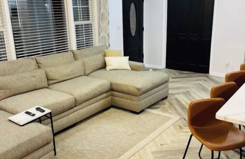 Concord House | Huge Private Pool/Large Fenced Yard/Firepit/Luxury/Walk to Gibson Mill