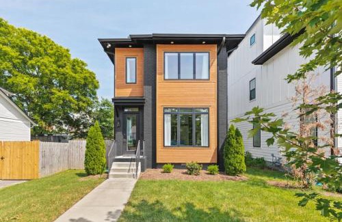 Cleveland Park House | Huge Rooftop Patio at this Stunning Spacious House