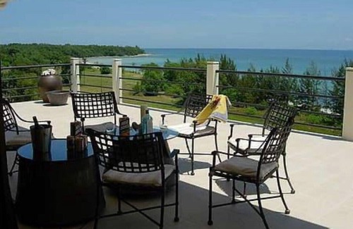 Kudat Villa | Huge Sunset Suite Room with amazing sea and garden view