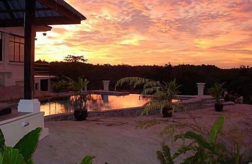 Kudat Villa | Huge Sunset Suite Room with amazing sea and garden view