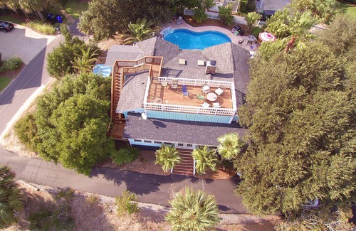 Isle of Palms House | ~HUGE TROPICAL POOL WITH NEW ROOFTOP DECK! AMAZING VIEWS! Pet Friendly!