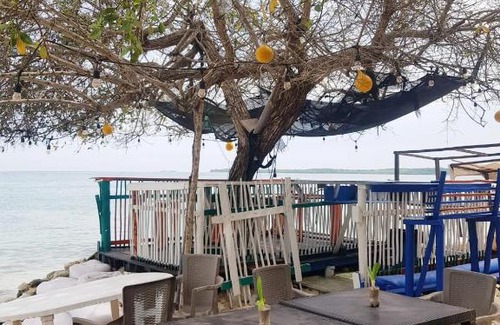 Bocachica House | Hugo's Place Alojamiento y Restaurante