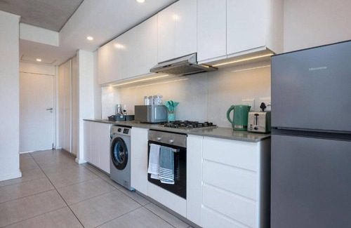 Hillhead Apartment | Hugos Seaside Haven E210