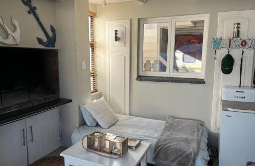 Still Bay Other | Huisie by die See