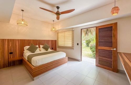 Palomino Hotel | Huku Beach Hostel