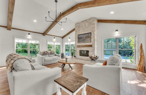 Bryant House | Hummingbird Cabin with a private hot tub