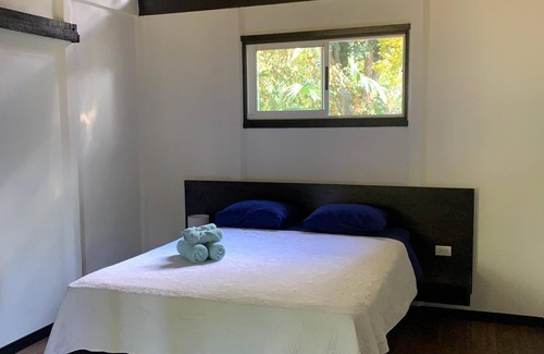 Cahuita Cabin | Hummingbird House - Playa Grande Lodge