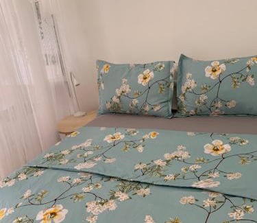 Sunrise Manor House | Hummingbird's Retreat-One bedroom-private bath-private entry door