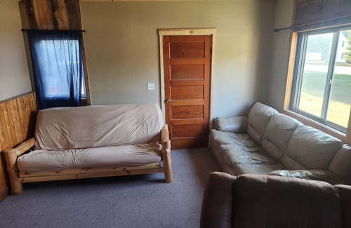 Tolna House | HUNTERS! Are you looking for a house while you are in North Dakota? Here it is!