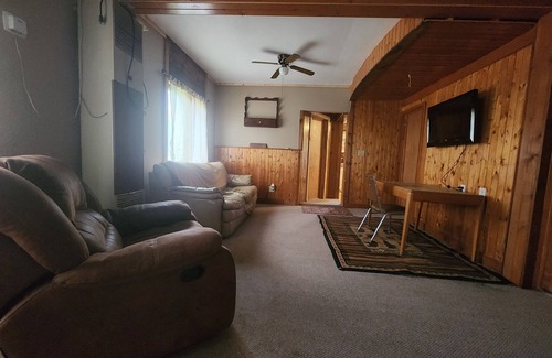 Tolna House | HUNTERS! Are you looking for a house while you are in North Dakota? Here it is!