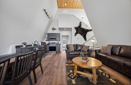 Chattanooga Valley Cabin | Hunters Ridge | Rustic A-Frame | Mtn Views + Goats!