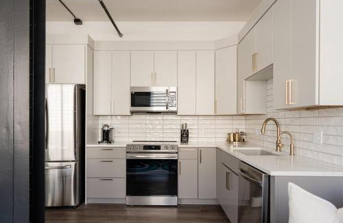 Downtown Lincoln Apartment | Husker Home TEN40 is in the heart of Downtown Lincoln where you can walk to Haymarket & UNL