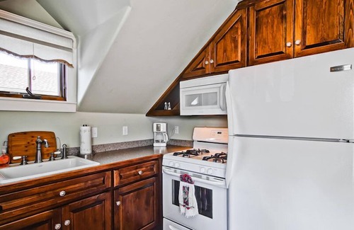 Paso Robles Condo | Huston's Attic-Renewed Downtown Charm at an Amazing Location-13th & Vine!