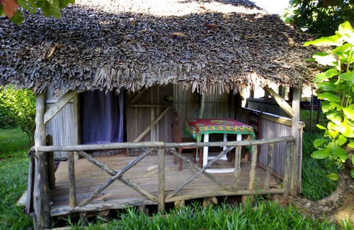 Nosy Tanihely Cabin | HUT GITE TI CASE PIED DANS L'EAU PRESQU'ILE AMBATO FACE NOSY BÉ ET NOSY KOMBA