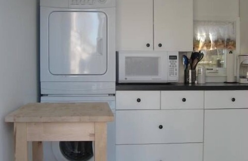 Hyannis Cottage | Hyannis, Cape Cod: Sunny Seaside Cottage-3 min. stroll to the beach !