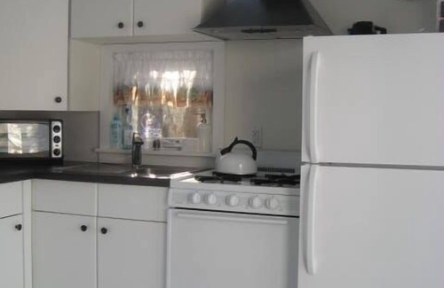 Hyannis Cottage | Hyannis, Cape Cod: Sunny Seaside Cottage-3 min. stroll to the beach !