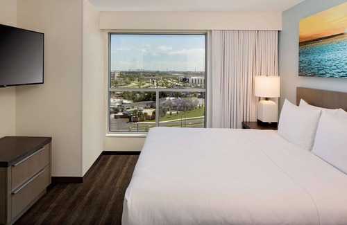 Florida Center Hotel | Hyatt House across from Universal Orlando Resort