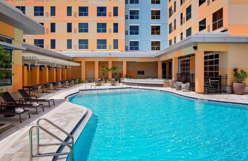 Florida Center Hotel | Hyatt House across from Universal Orlando Resort