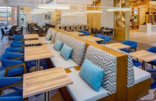 Florida Center Hotel | Hyatt House across from Universal Orlando Resort