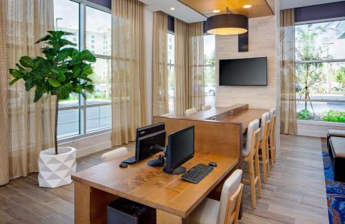 Florida Center Hotel | Hyatt House across from Universal Orlando Resort